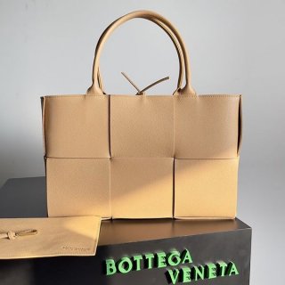 Rare color Bottega Veneta The Arco Maxi Intrecciato Tote Bag Replica 609175VMAY52700