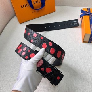 High-end brand collaboration 2022 Louis Vuitton x Yayoi Kusama reversible belt replica M0673U
