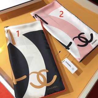 A battle to get the Chanel silk scarf replica, available in two colors shf37234