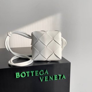 Very popular! Bottega Veneta Mini Cassette Camera Bag Replica bod95035
