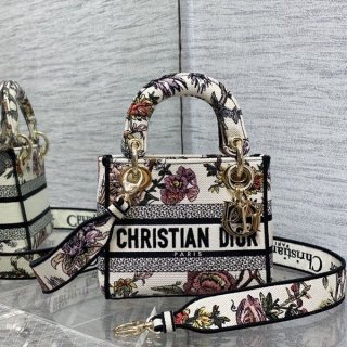 The rapidly growing popularity of the Lady Dior replica lambskin mini bag dej19436