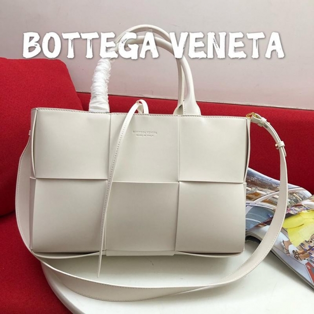 Cute Bottega Veneta Zaarco Tote Replica White BOV84141