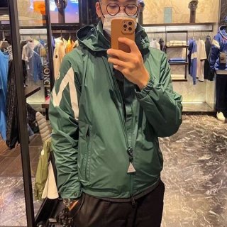 Very popular! Moncler windbreaker outerwear replica moq11440