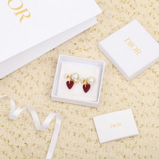 Eye-catching color Dior pearl heart earrings replica dey61614