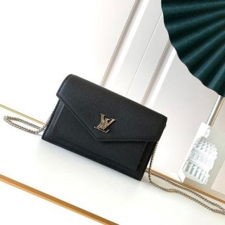 Boutique Louis Vuitton Pochette Copy Lock Me Chain Bag M69400