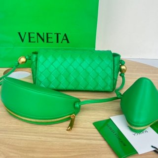 Bottega Veneta Strap Pouch Replica 717429VCP3C3722