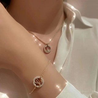New Arrival? Louis Vuitton Luluglam Strass Bracelet Replica vuv45877