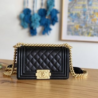 Eye-catching color Chanel replica Boy Chanel shoulder bag shb25505