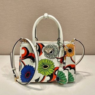 Eye-catching color Prada replica Galleria leather small bag pue33414