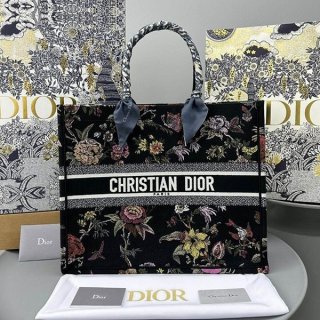 Very popular! Dior Book Tote Replica Bag Medium Embroidery M1286ZRZB_M911