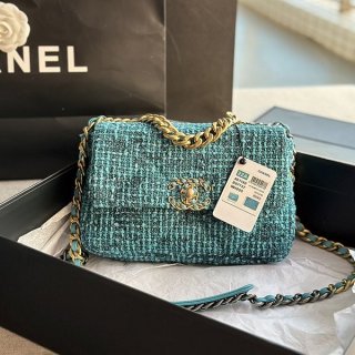 Eye-catching color Chanel copy shoulder bag shn19086