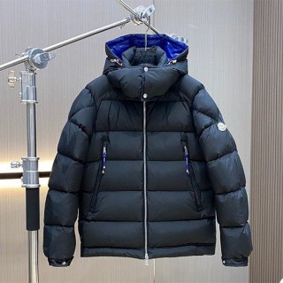 Many celebrities love Moncler replica hooded down jacket unisex mov15089