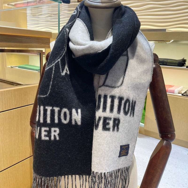 Rare and warm? Louis Vuitton cashmere tassel scarf replica vuh17272