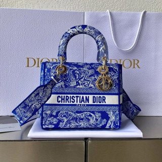 Love at first sight? Dior Lady D-Lite Replica Medium Bag M0565OROC_M808