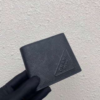 Very popular! Prada replica Sasaffiano embossed leather wallet in black pud62384