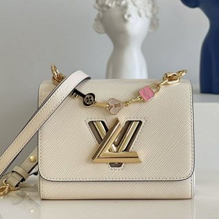 Love at first sight? Louis Vuitton shoulder bag replica vuw28646