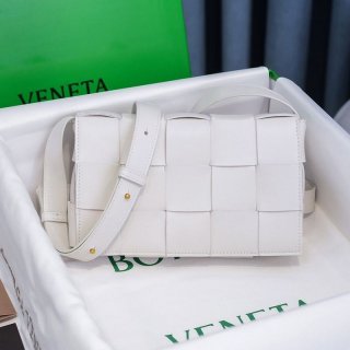 The Battle for Bottega Veneta Replica Cassette Crossbody Bag boi68356