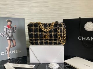 Limited edition Chanel 19 chain wallet in tweed and black AP0957