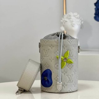 Love at first sight? Vuitton Chalk Pouch Mini Bag Replica vuj66990