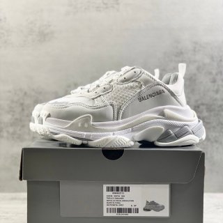 Popular all over the world? Balenciaga Triple S sneakers replica triple sole bat00516