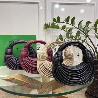 Extremely rare! Fake Bottega Veneta tube-shaped leather mini bag in 4 colors 680934V1H106170