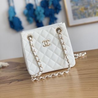 No. 1 in cumulative sales! Chanel Women's Shoulder Bag Replica shl78743
