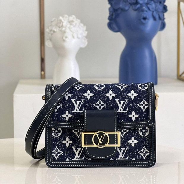 Extremely rare! Louis Vuitton Dauphine ☆ Shoulder bag replica Monogram vuh64824