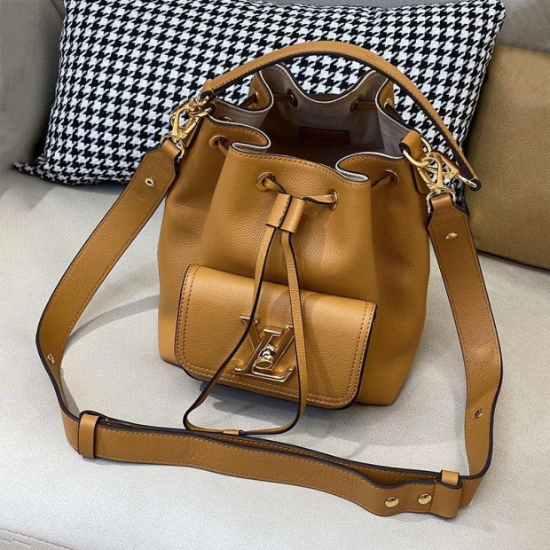 No customs duties Louis Vuitton Lock Me Bucket NV copy 2way shoulder bag M57689