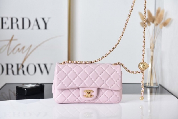 Eye-catching color Chanel Matelasse fake chain bag stylish? shm06125
