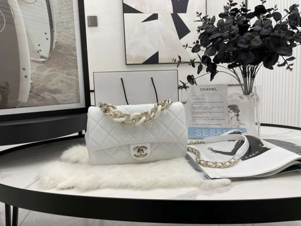 Rare color 2022 Chanel Matelasse chain bag replica fashionable? AS1354