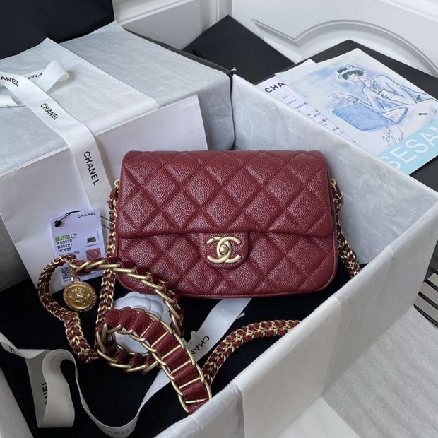 Hard to find Chanel chain shoulder bag in caviar skin shi74457