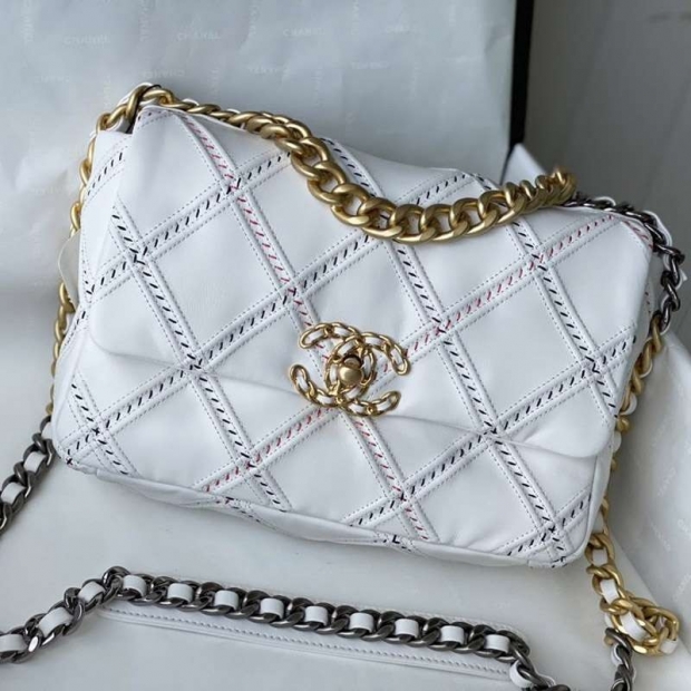 Cute Chanel chain shoulder bag AS1160 copy for a stylish look? shi80102