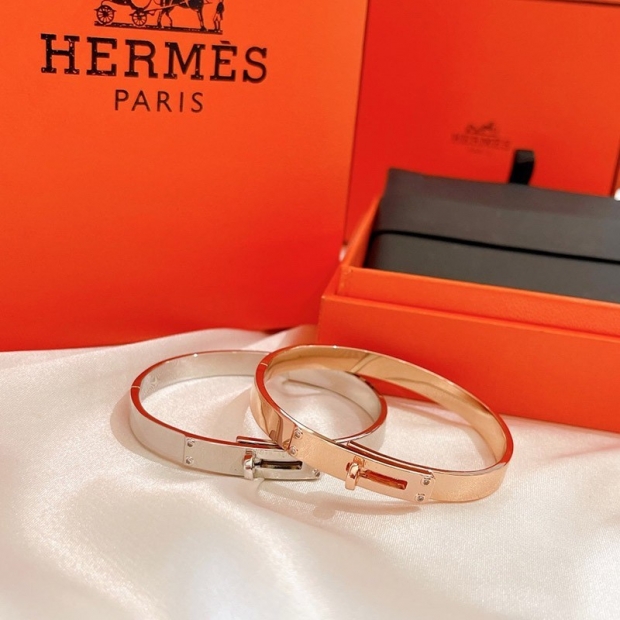 Cute Hermes Kelly Pink Gold Bracelet Replica PM erh71589