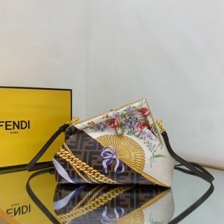 First come, first served? Fendi Versace fake Fendi collaboration shoulder bag fey97423