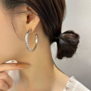 Eye-catching colors are popular ☆ Chanel fake Coco Crush collection earrings 3 colors J12094