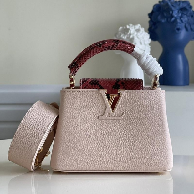 Very popular all over the world? Louis Vuitton Capucines BB copy ★ Taurillon leather vum91313