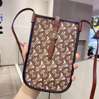 Love at first sight? Burberry smartphone case copy compatible with all iPhone models Ban30095