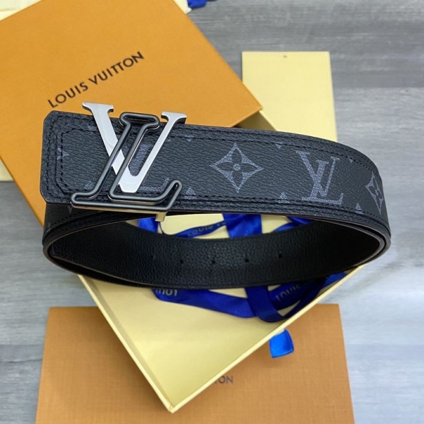 Very popular all over the world? Louis Vuitton Santur? LV line fake 40MM reversible belt vuf54016