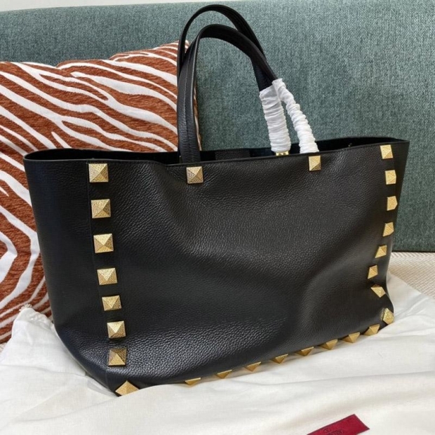 Very popular! New color! Rare Valentino tote bag, fake leather Vuf51379