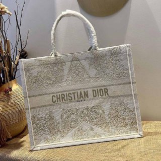 Cute Dior Book Tote Bag Fake? Gold Star Embroidered Logo 2 Sizes dev96641
