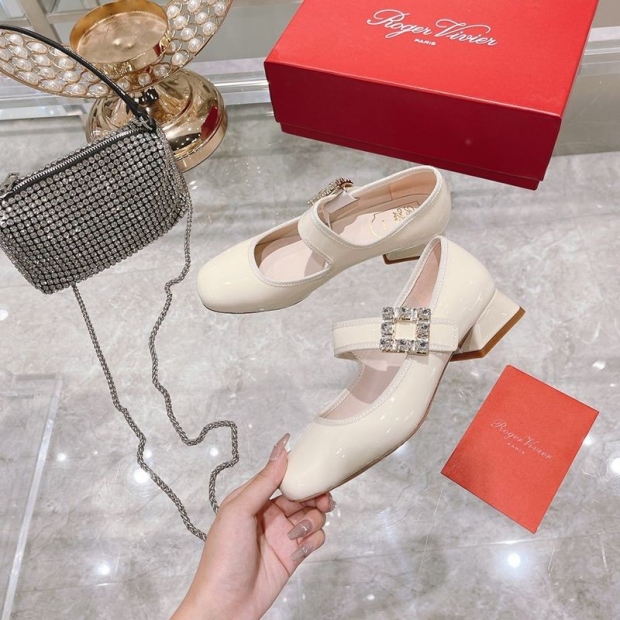 Very popular! Roger Vivier patent leather ballerina replica rol69632