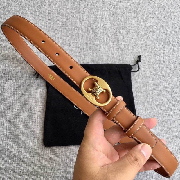Battle for the Celine Small Triomphe Belt / Smooth Calfskin Cex33461
