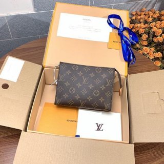 Classic and popular Louis Vuitton clutch bag replica Poche Toilette 19 M47544