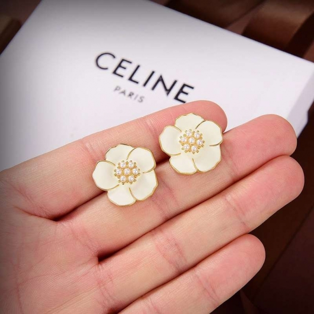 Love at first sight? Celine Flower Glass Pearl Earrings Replica Cea55495