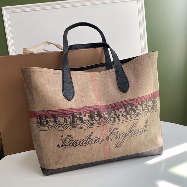 Burberry Pocket Bag Replica Outdoor Travel Check Reversible Bag Bag40122