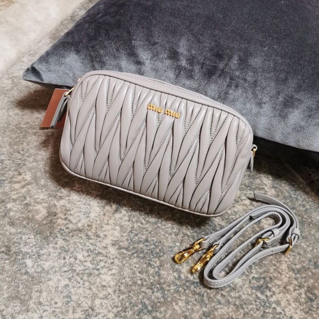 Extremely rare! Miu Miu Matelasse replica leather crossbody bag mys23603