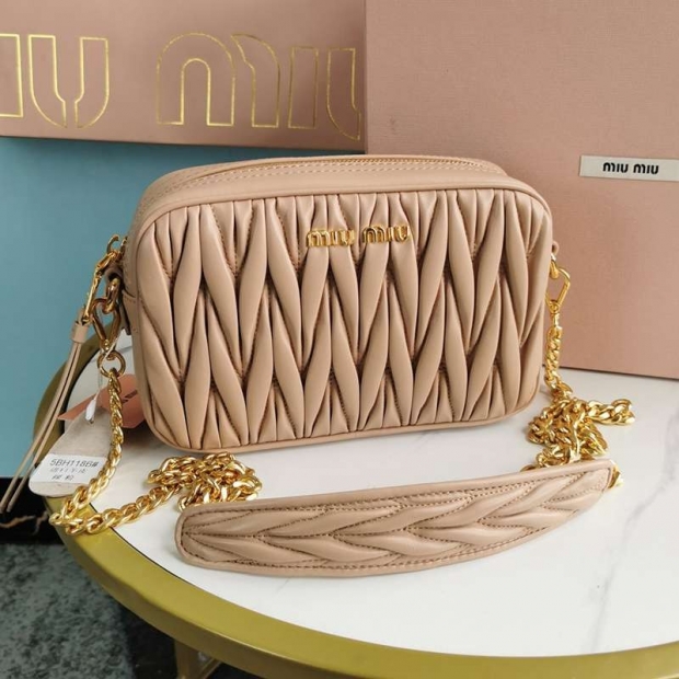 Very popular: Miu Miu replica matelassé leather crossbody bag myj60941