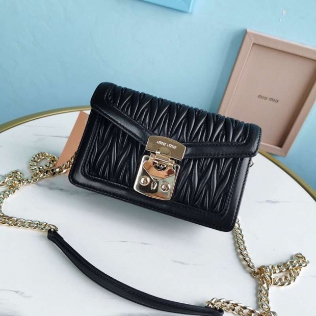 Love at first sight? Miu Miu Matelasse replica *Mini pouch with strap myz43914