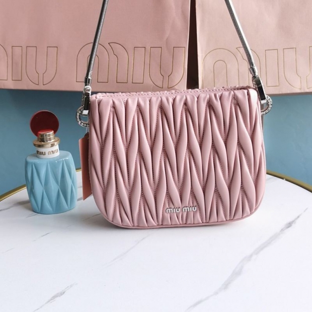 New for Fall/Winter: Miu Miu Replica Matelasse Nappa Leather Bag mys05587