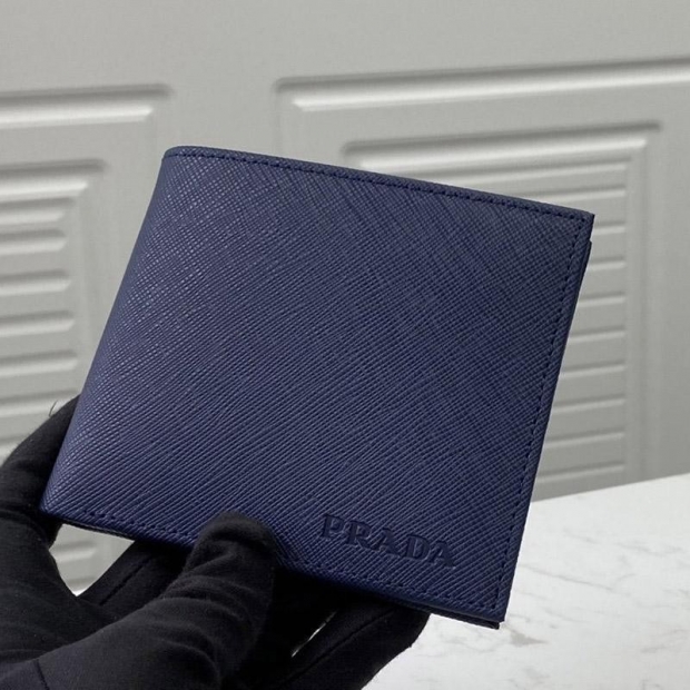 Popular all over the world? Prada leather folding wallet replica pug91002
